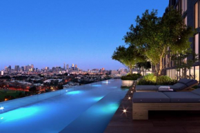 Modern 1-Bed & City Views, Steps from Racecourse